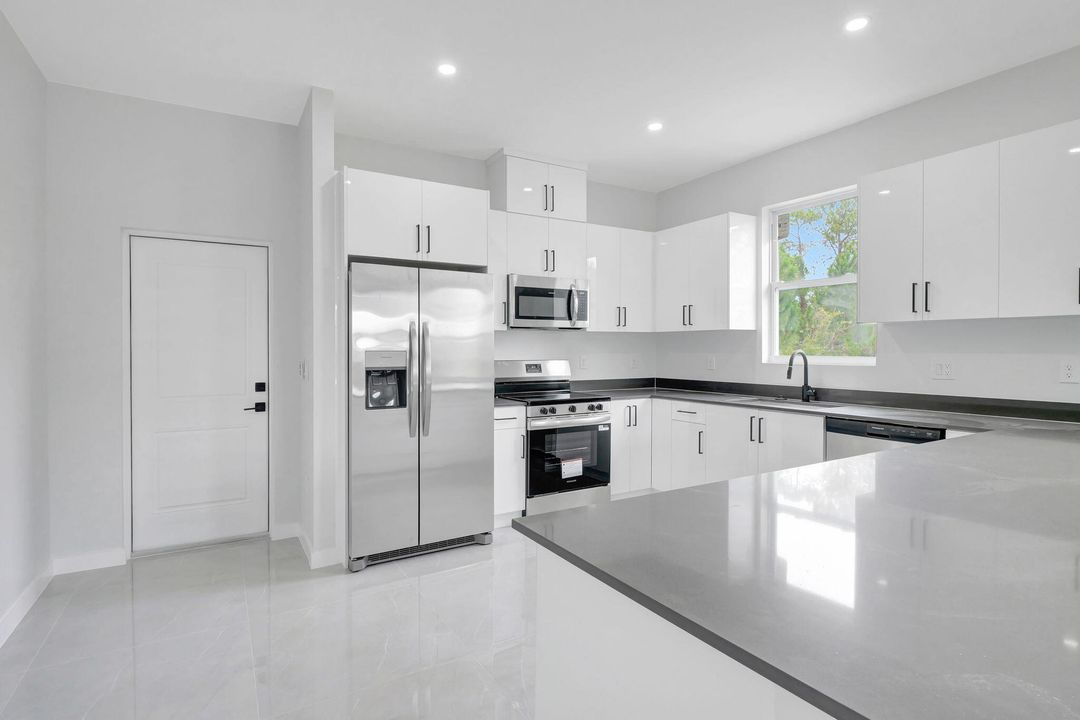 For Sale: $309,999 (3 beds, 2 baths, 1546 Square Feet)