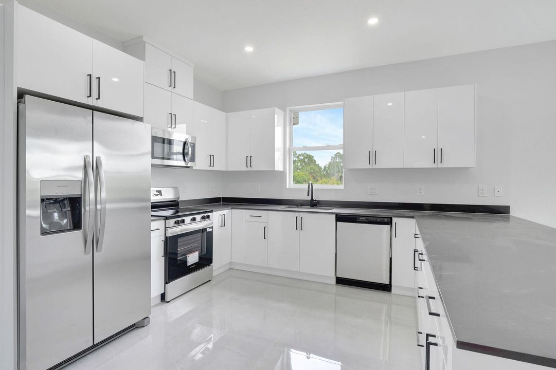 For Sale: $309,999 (3 beds, 2 baths, 1546 Square Feet)