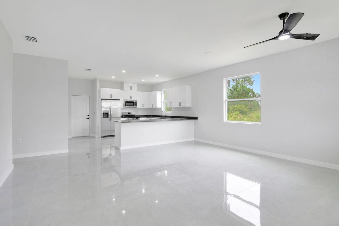 For Sale: $309,999 (3 beds, 2 baths, 1546 Square Feet)