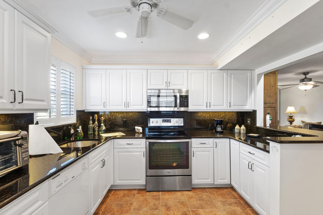 For Sale: $339,999 (2 beds, 2 baths, 1224 Square Feet)