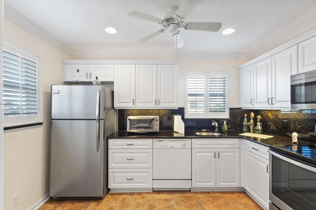 For Sale: $339,999 (2 beds, 2 baths, 1224 Square Feet)