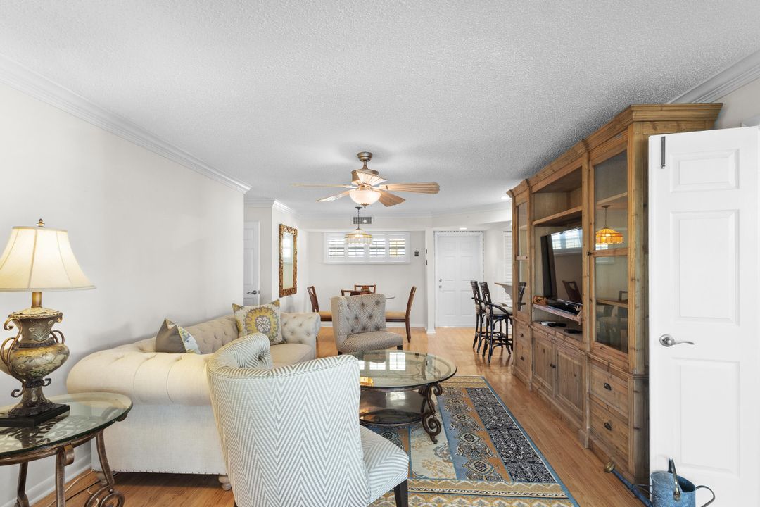 For Sale: $339,999 (2 beds, 2 baths, 1224 Square Feet)