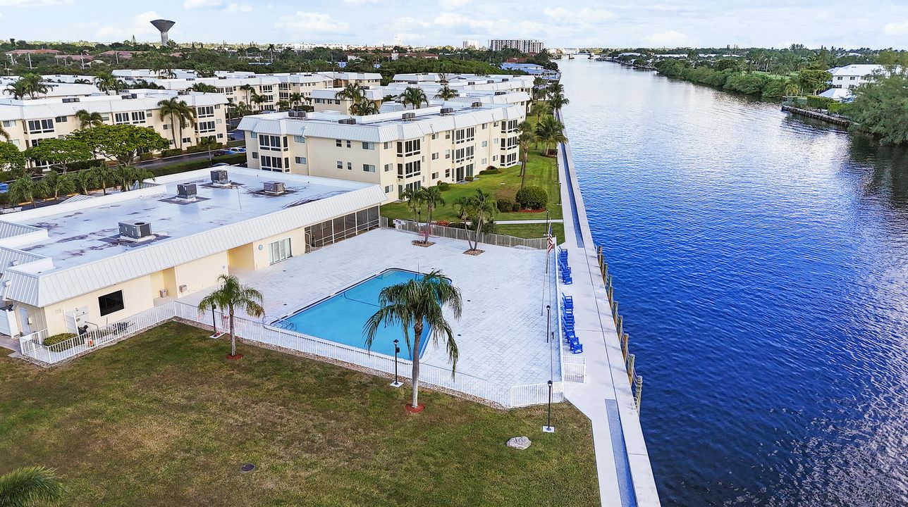 For Sale: $339,999 (2 beds, 2 baths, 1224 Square Feet)