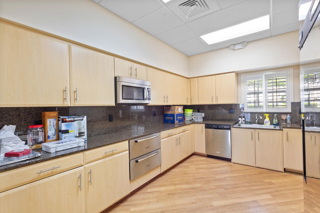 For Sale: $339,999 (2 beds, 2 baths, 1224 Square Feet)