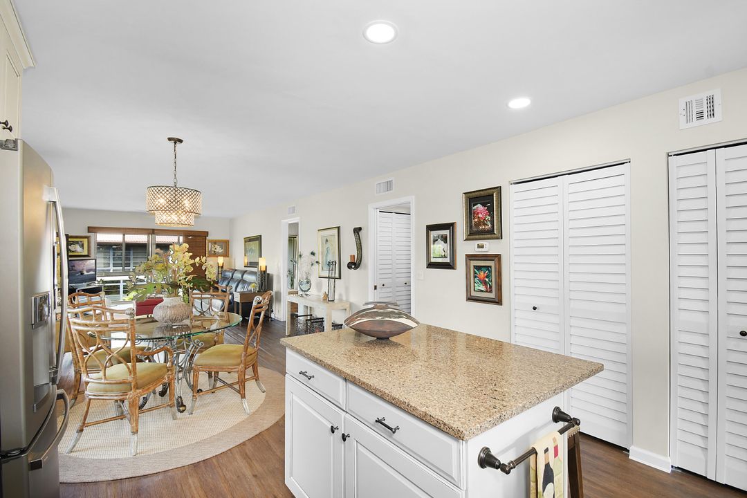 Под контрактом: $267,000 (2 спален, 2 ванн, 1107 Квадратных фут)