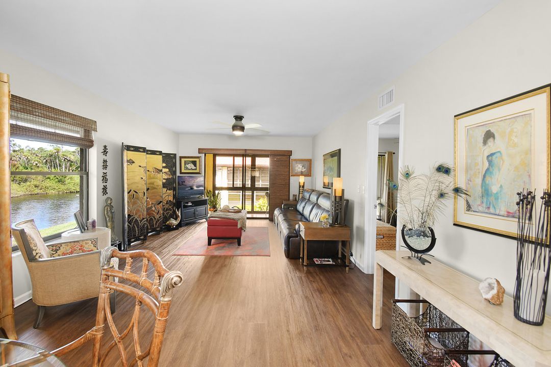 Под контрактом: $267,000 (2 спален, 2 ванн, 1107 Квадратных фут)