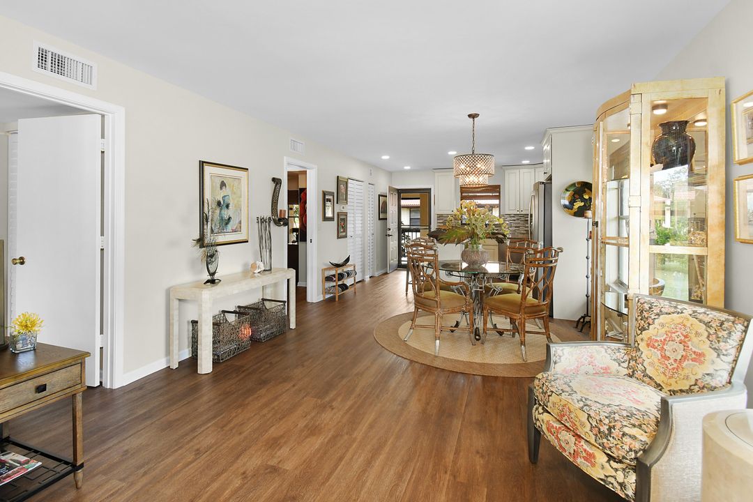 Под контрактом: $267,000 (2 спален, 2 ванн, 1107 Квадратных фут)