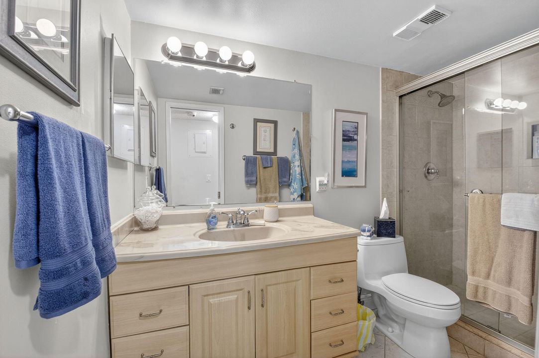 待售: $211,900 (1 贝兹, 1 浴室, 724 平方英尺)