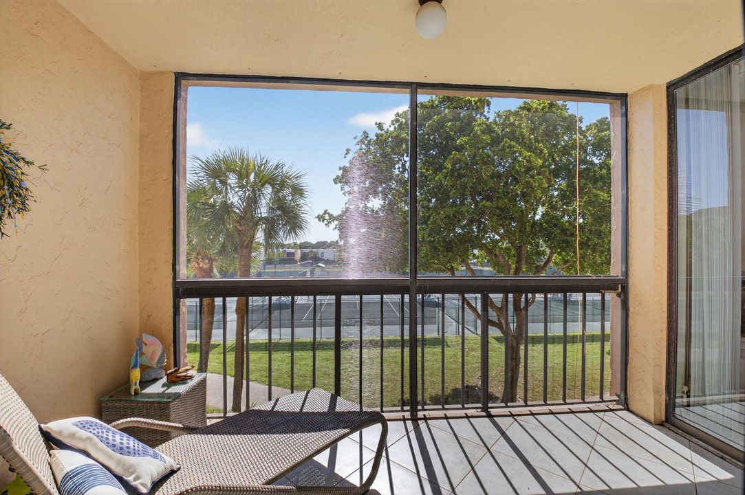 待售: $211,900 (1 贝兹, 1 浴室, 724 平方英尺)