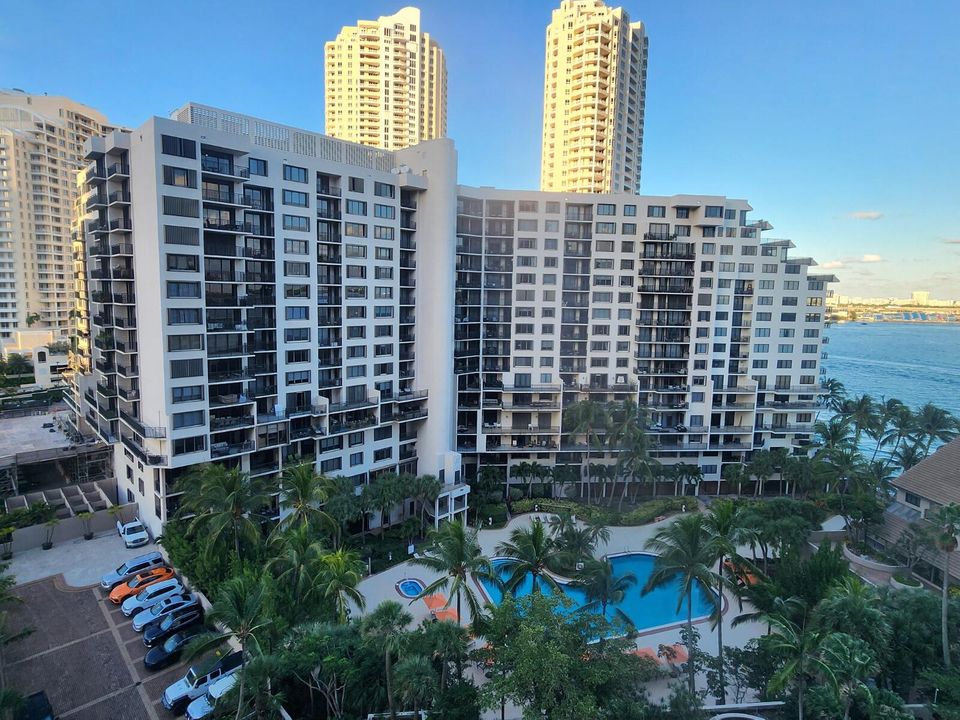 For Rent: $4,700 (2 beds, 2 baths, 1278 Square Feet)