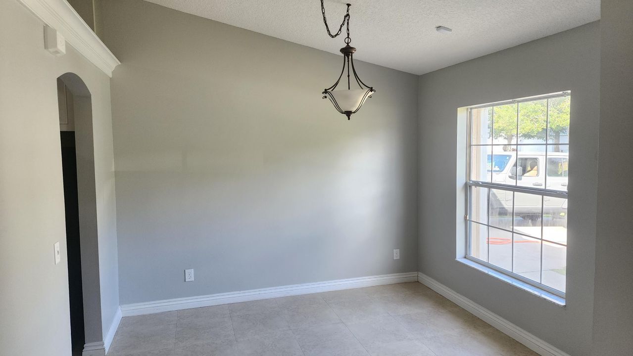 For Rent: $2,400 (3 beds, 2 baths, 1640 Square Feet)