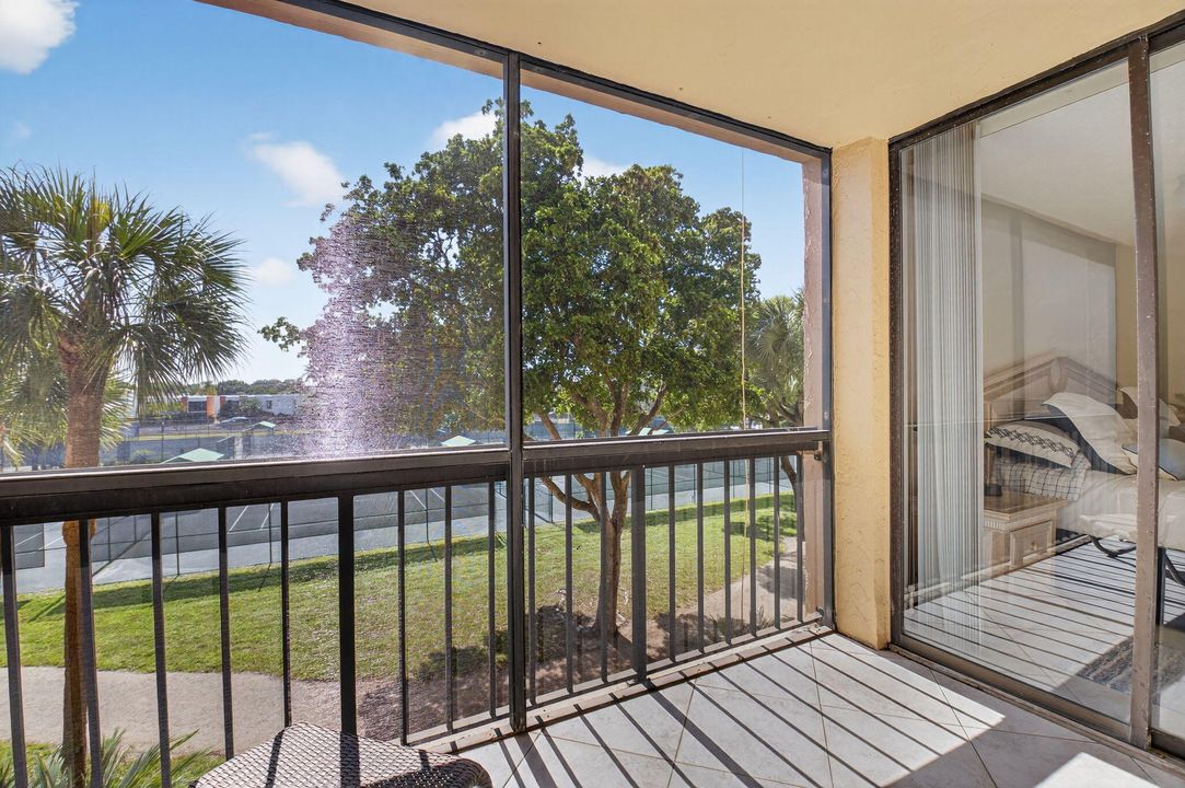 待售: $211,900 (1 贝兹, 1 浴室, 724 平方英尺)