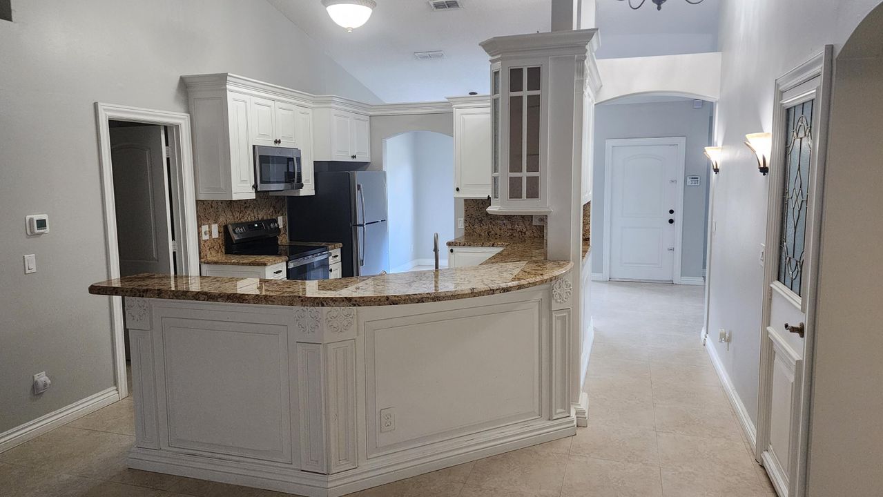 For Rent: $2,400 (3 beds, 2 baths, 1640 Square Feet)