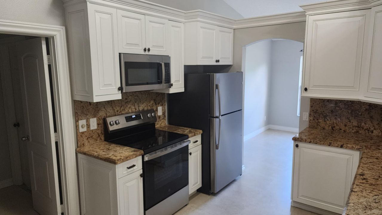 For Rent: $2,400 (3 beds, 2 baths, 1640 Square Feet)