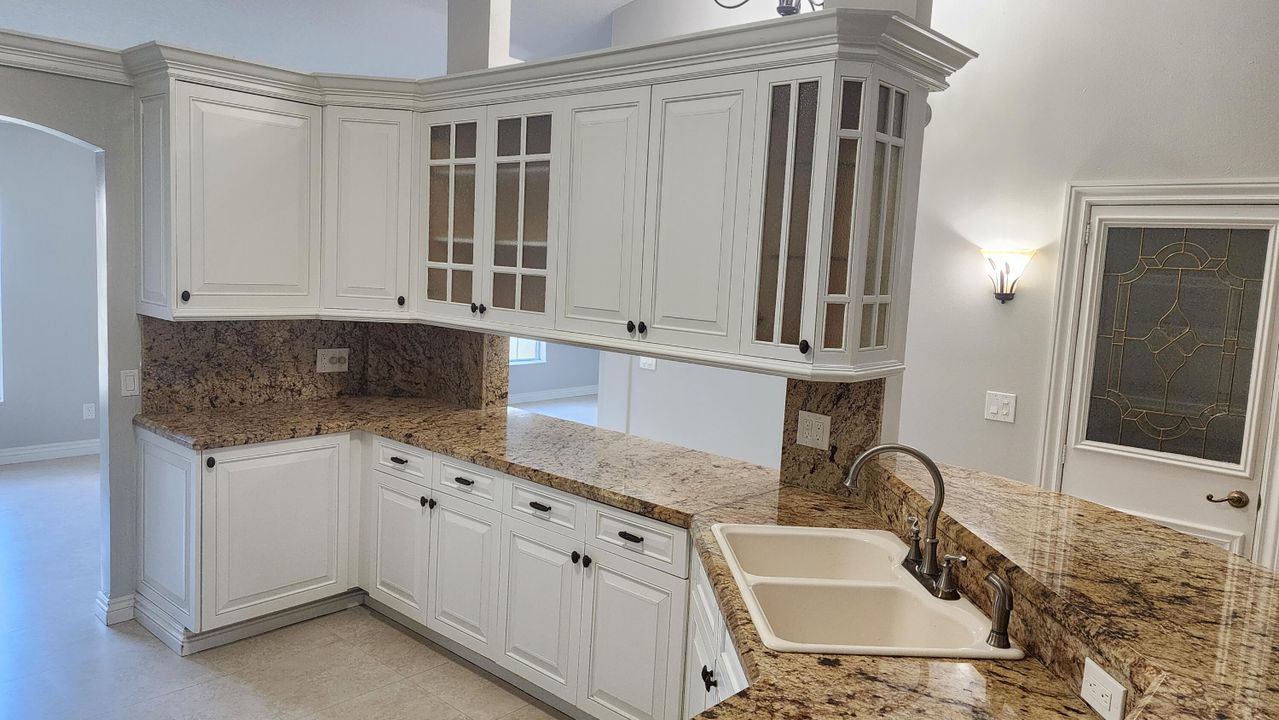 For Rent: $2,400 (3 beds, 2 baths, 1640 Square Feet)