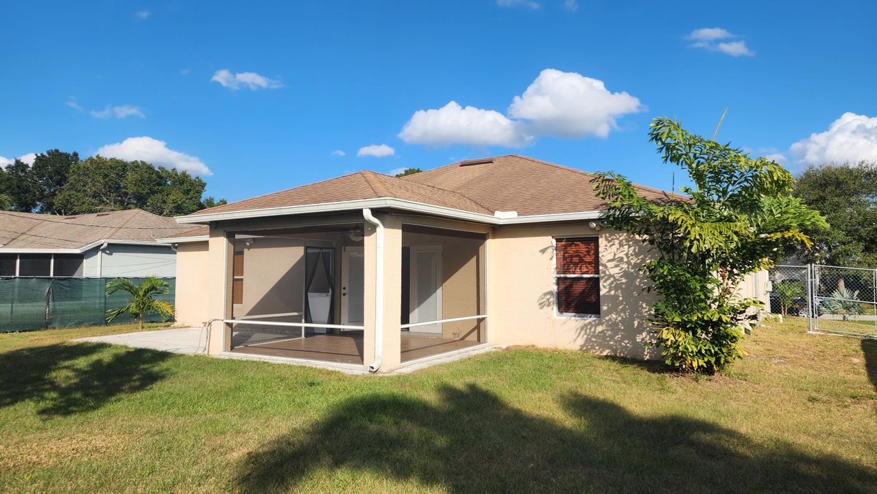 For Rent: $2,400 (3 beds, 2 baths, 1640 Square Feet)