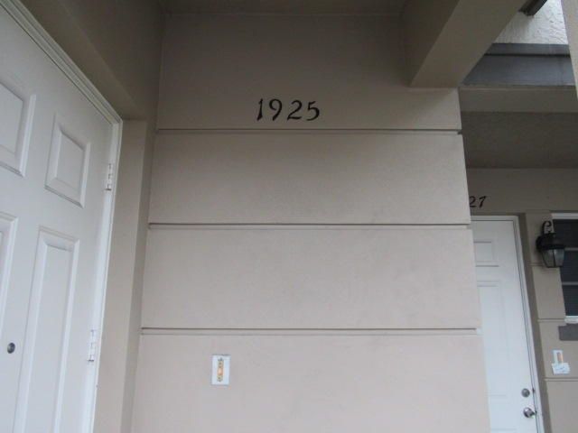 待售: $209,000 (3 贝兹, 2 浴室, 1044 平方英尺)