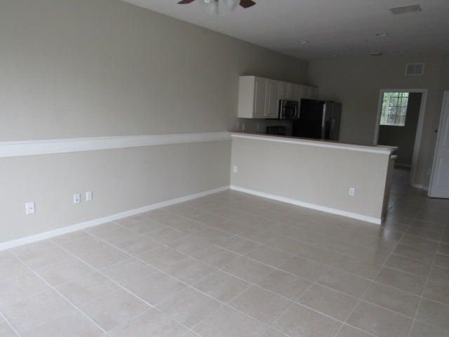 待售: $209,000 (3 贝兹, 2 浴室, 1044 平方英尺)