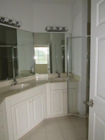 待售: $209,000 (3 贝兹, 2 浴室, 1044 平方英尺)