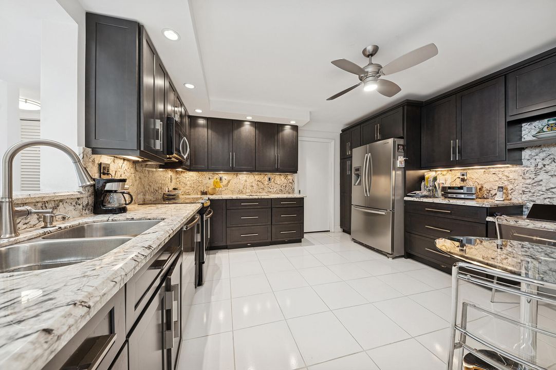 For Sale: $995,000 (2 beds, 2 baths, 1452 Square Feet)