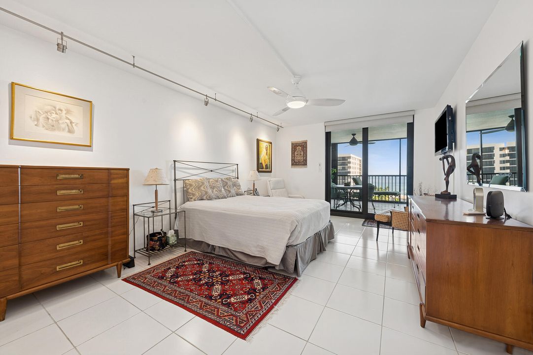 For Sale: $995,000 (2 beds, 2 baths, 1452 Square Feet)