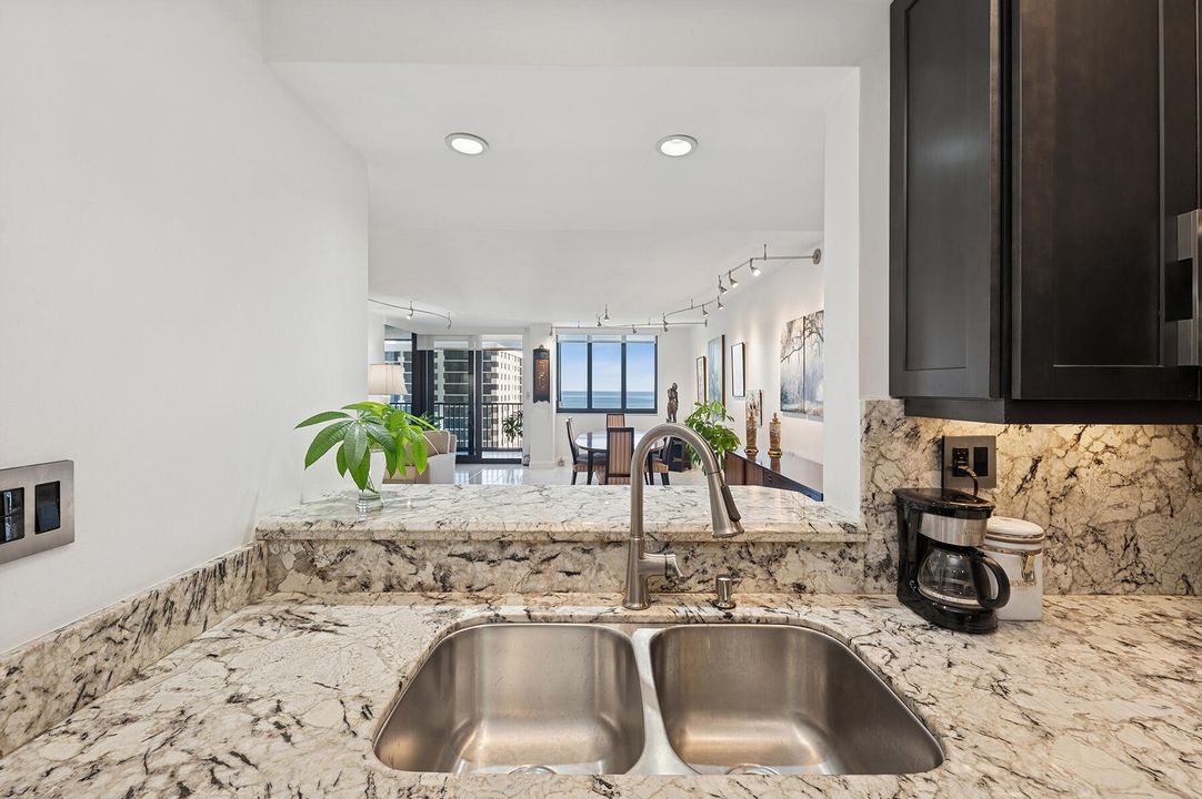 For Sale: $995,000 (2 beds, 2 baths, 1452 Square Feet)