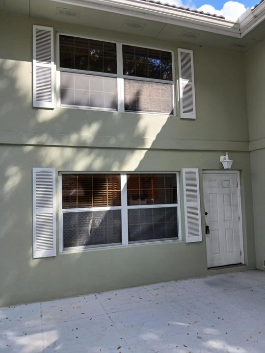 Active With Contract: $280,000 (2 beds, 2 baths, 1350 Square Feet)