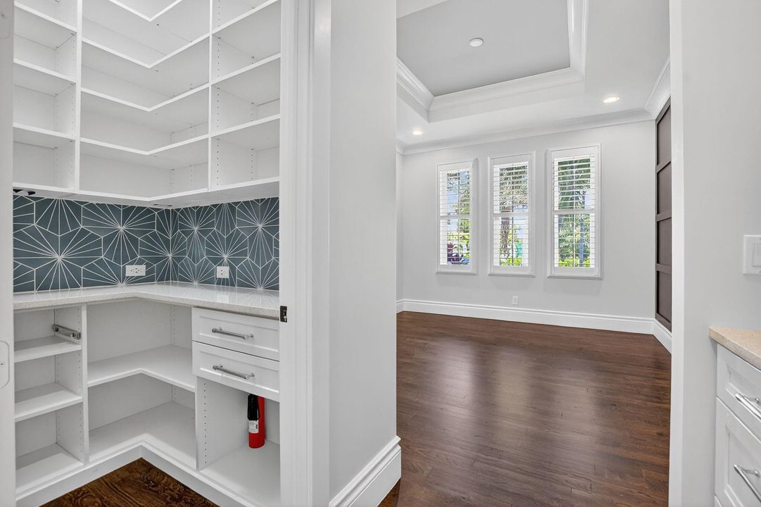 В аренду: $12,999 (5 спален, 5 ванн, 3697 Квадратных фут)