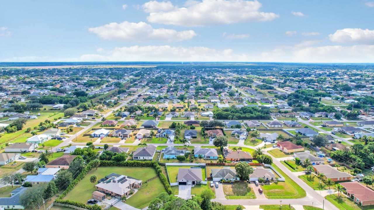 待售: $560,000 (4 贝兹, 2 浴室, 2066 平方英尺)