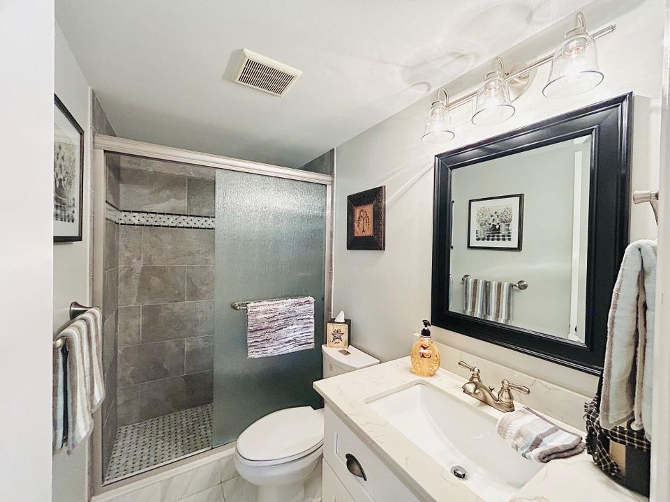 На продажу: $174,900 (2 спален, 2 ванн, 937 Квадратных фут)