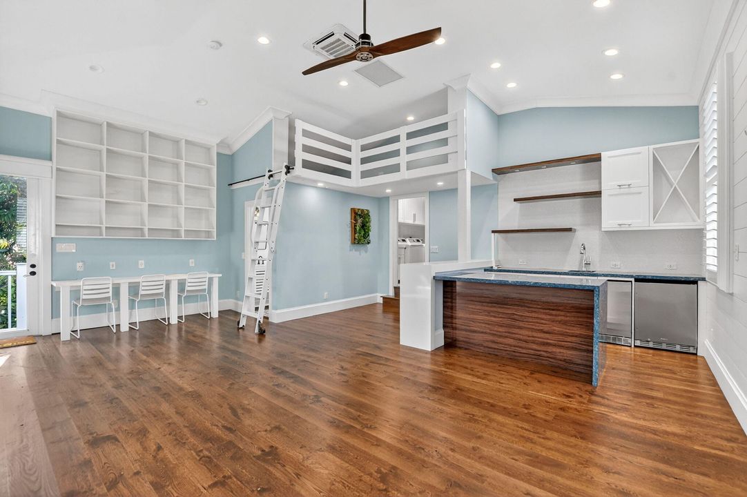 В аренду: $12,999 (5 спален, 5 ванн, 3697 Квадратных фут)