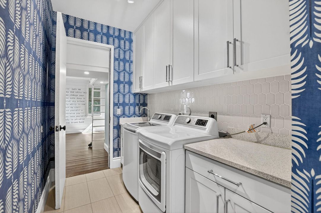 В аренду: $12,999 (5 спален, 5 ванн, 3697 Квадратных фут)