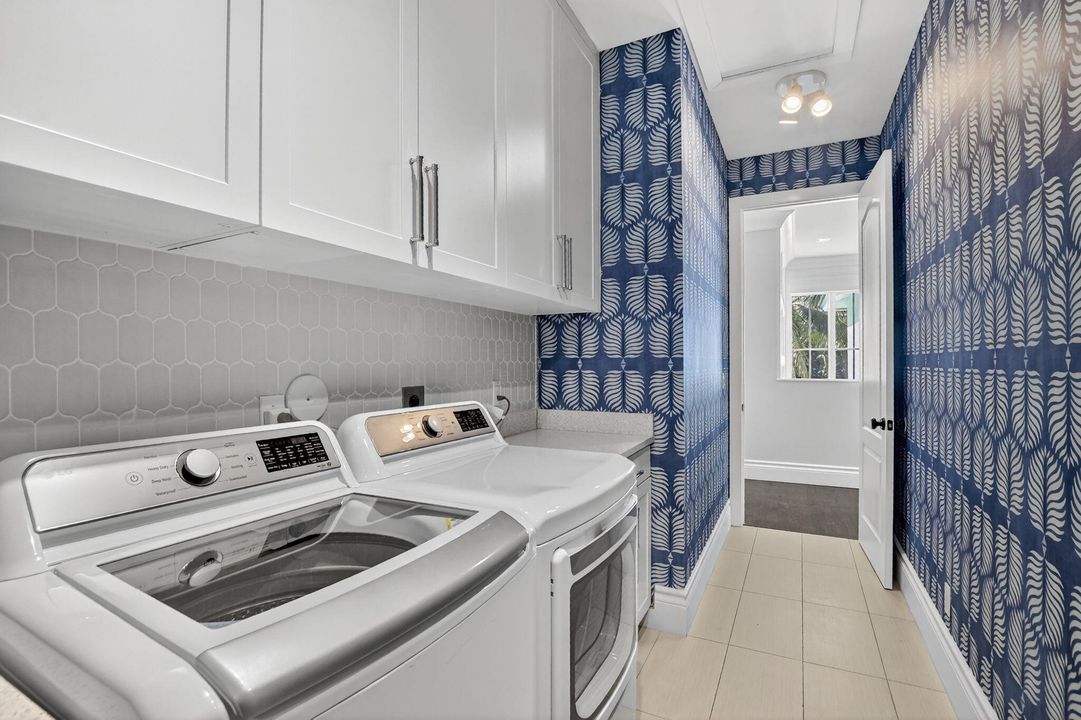 В аренду: $12,999 (5 спален, 5 ванн, 3697 Квадратных фут)