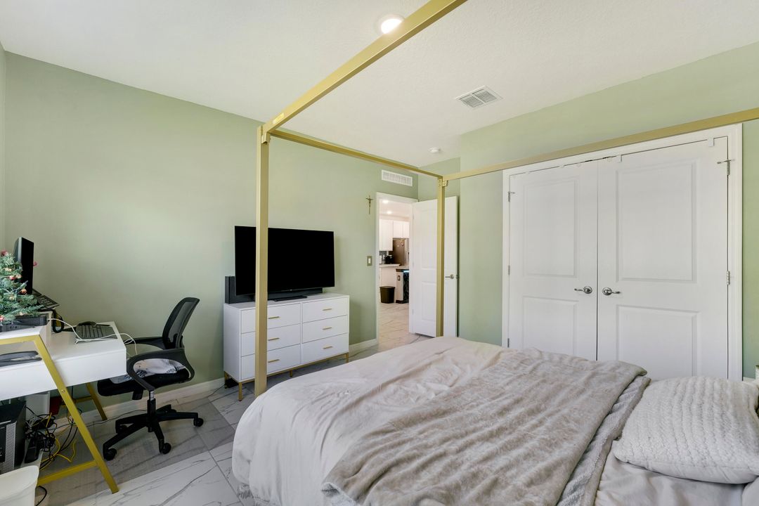 待售: $560,000 (4 贝兹, 2 浴室, 2066 平方英尺)