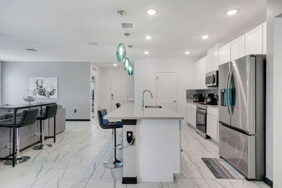 待售: $560,000 (4 贝兹, 2 浴室, 2066 平方英尺)