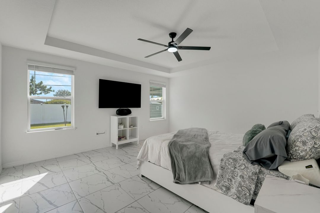 待售: $560,000 (4 贝兹, 2 浴室, 2066 平方英尺)