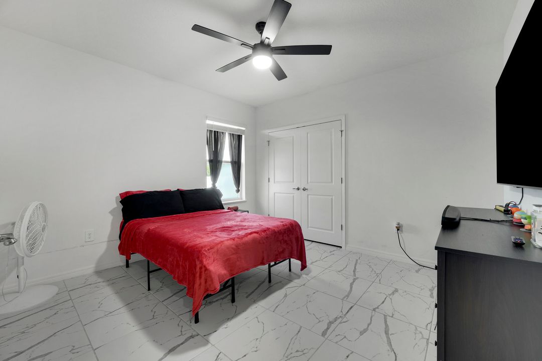 待售: $560,000 (4 贝兹, 2 浴室, 2066 平方英尺)