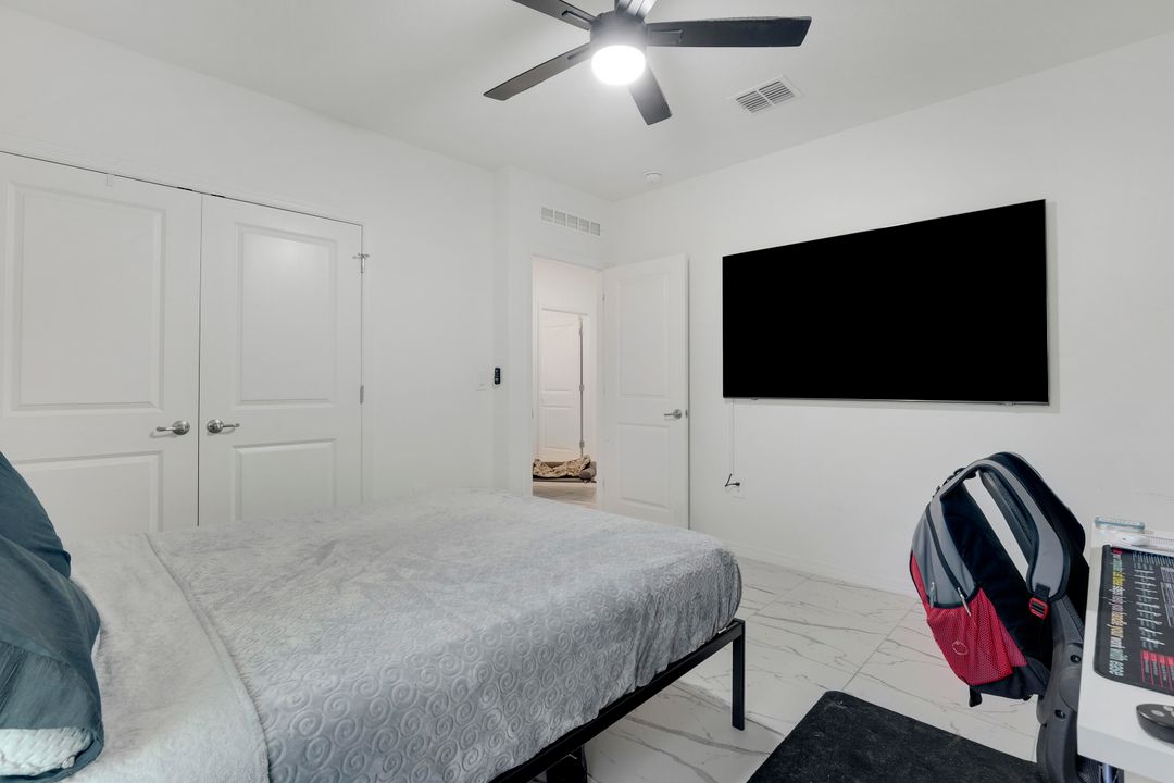 待售: $560,000 (4 贝兹, 2 浴室, 2066 平方英尺)