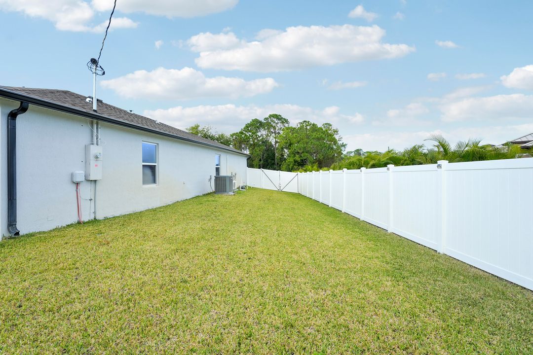 待售: $560,000 (4 贝兹, 2 浴室, 2066 平方英尺)