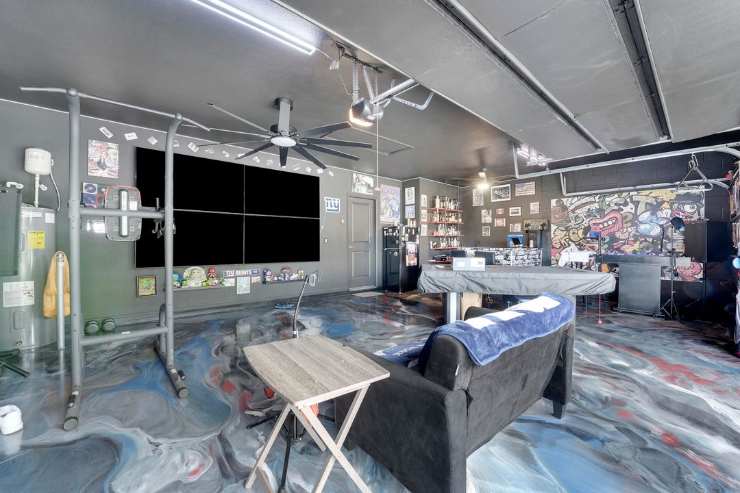 待售: $560,000 (4 贝兹, 2 浴室, 2066 平方英尺)