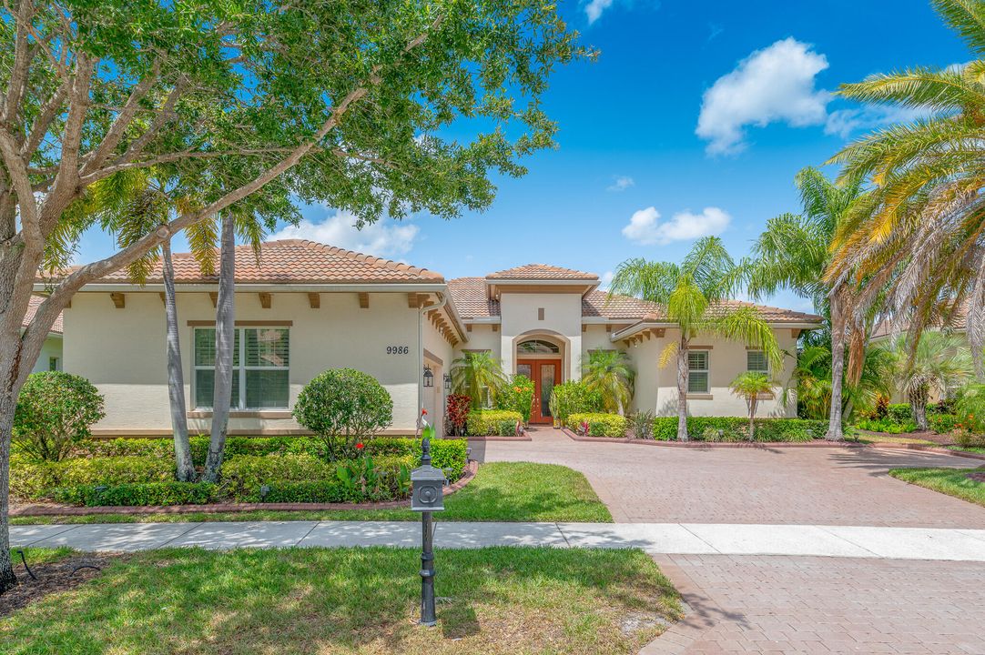 For Sale: $765,000 (4 beds, 4 baths, 3278 Square Feet)