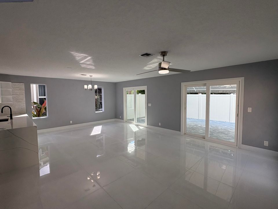 En Venta: $559,500 (3 camas, 2 baños, 1906 Pies cuadrados)