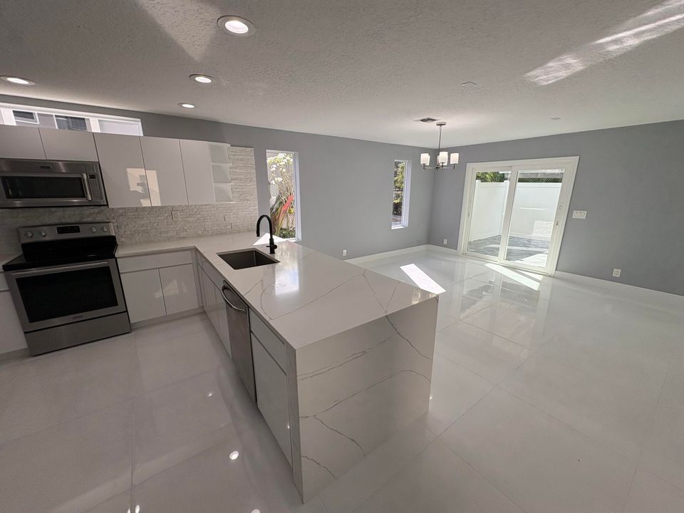 En Venta: $559,500 (3 camas, 2 baños, 1906 Pies cuadrados)