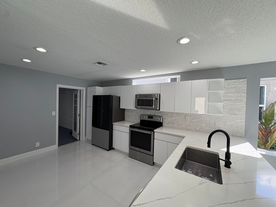 En Venta: $559,500 (3 camas, 2 baños, 1906 Pies cuadrados)