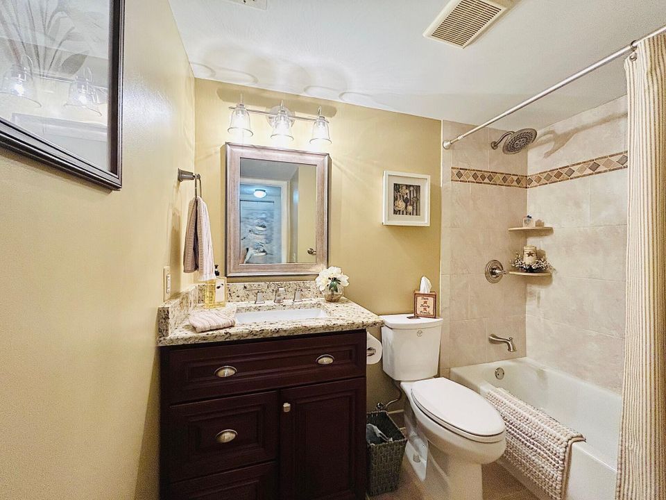 На продажу: $174,900 (2 спален, 2 ванн, 937 Квадратных фут)