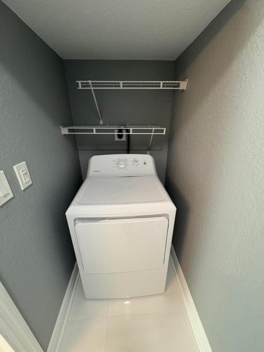 En Venta: $559,500 (3 camas, 2 baños, 1906 Pies cuadrados)