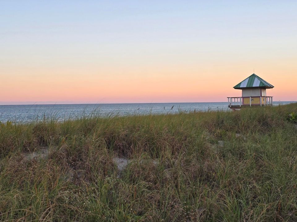 Active With Contract: $2,600 (1 beds, 1 baths, 650 Square Feet)