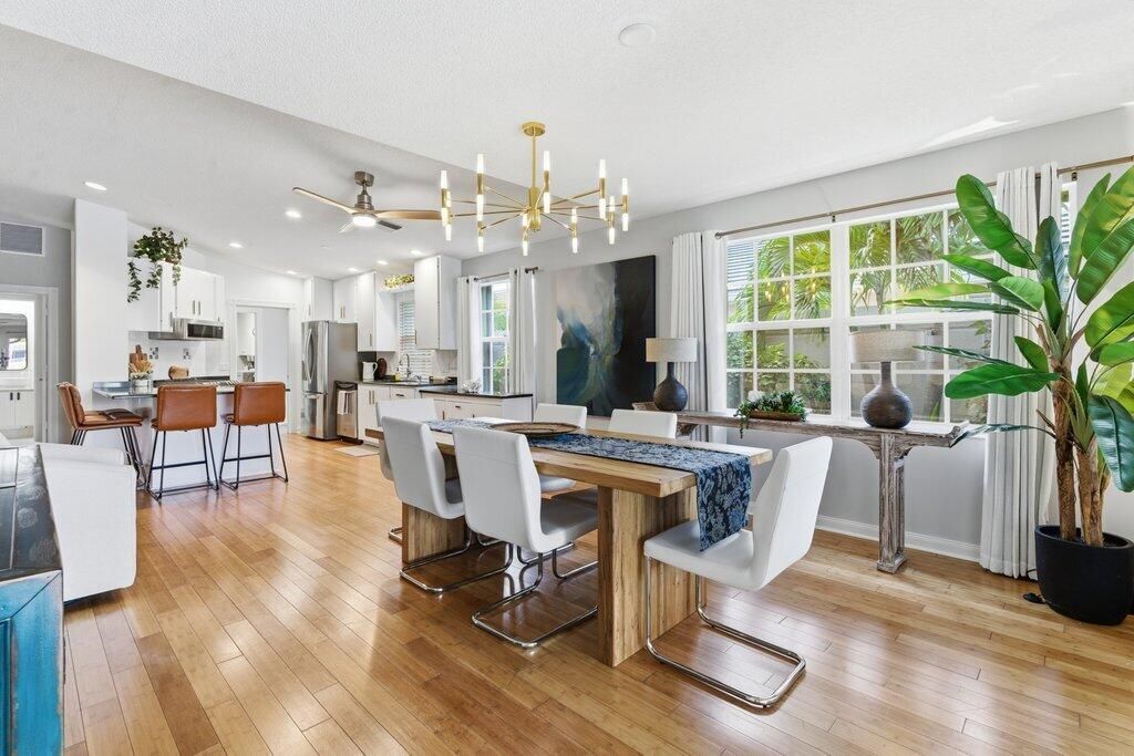 合同活跃: $339,999 (2 贝兹, 2 浴室, 1525 平方英尺)