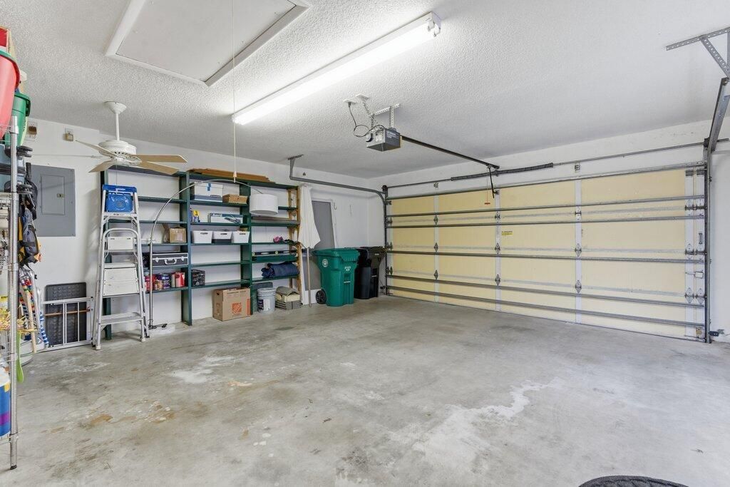 合同活跃: $339,999 (2 贝兹, 2 浴室, 1525 平方英尺)