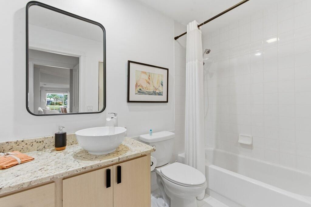 合同活跃: $339,999 (2 贝兹, 2 浴室, 1525 平方英尺)